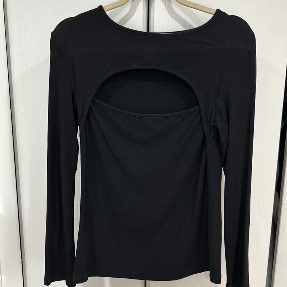 Black keyhole top